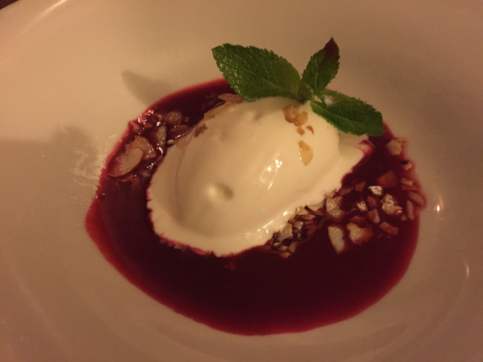  zum alten lowen sauerrahmglace auf fruchtspiegel