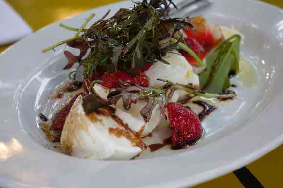  zum alten lowen tomaten mozzarella erdbeeren