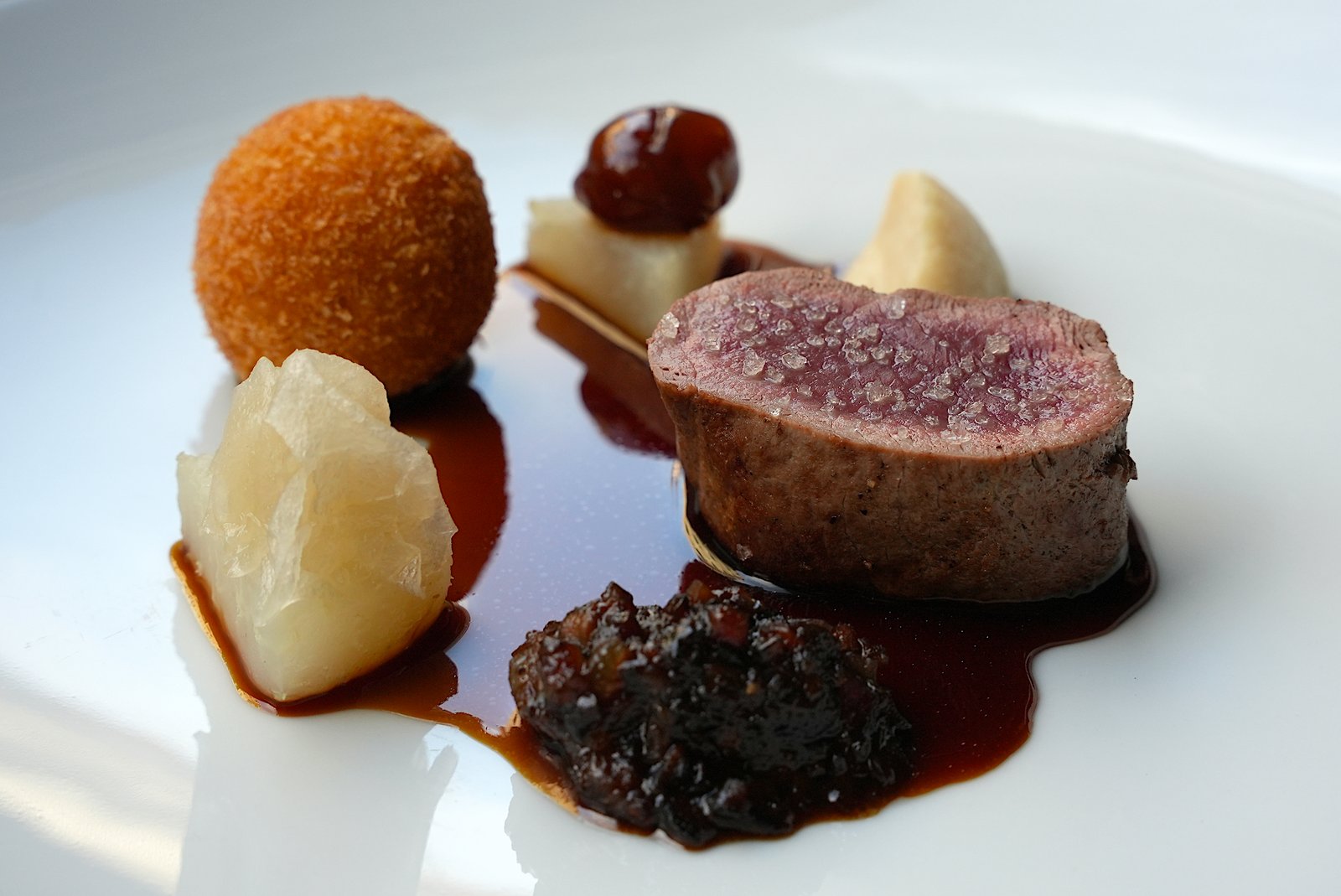 ameo fine dining kunst reh quer