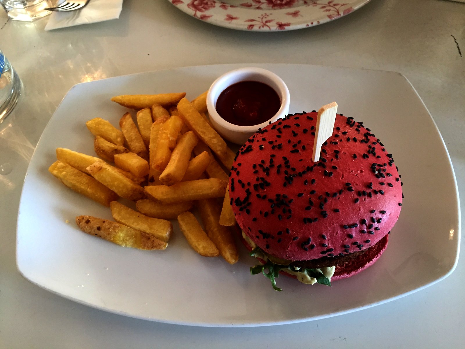 ellenbelle red burger