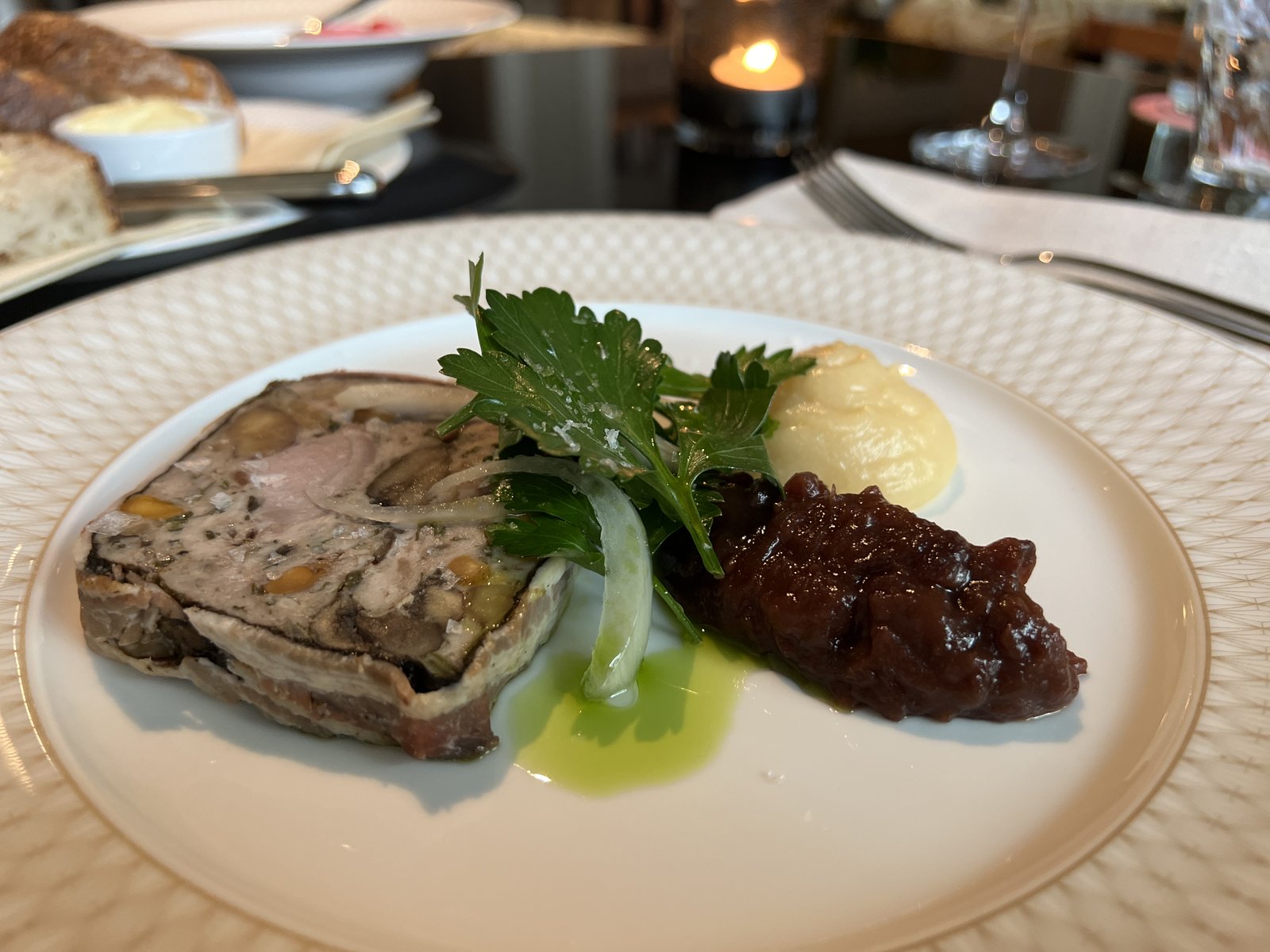 CHOUPETTE: Brasserie beim Bahnhof Enge - Ascot | Züriplausch.ch